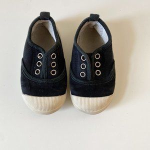Black Canvas Sneakers Size 7 Infant